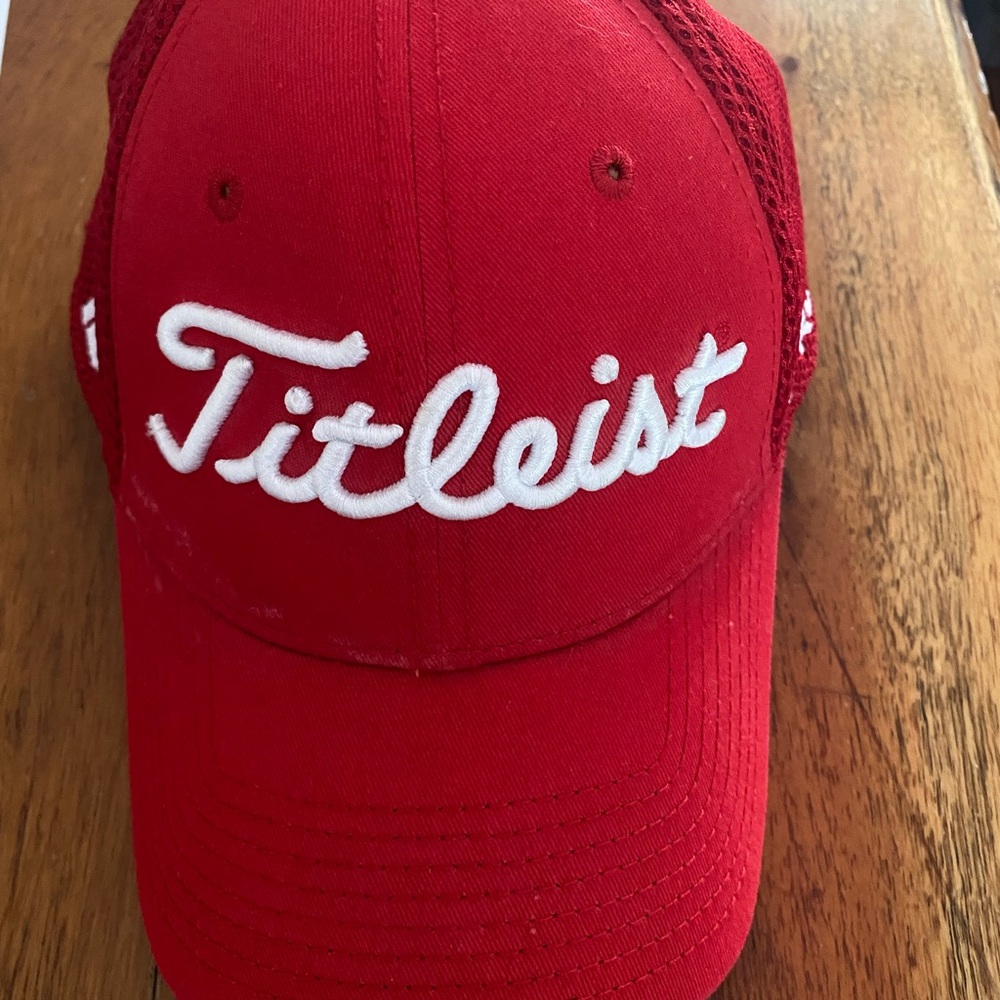 Titleist Red‎ Foot Joy Pro V1 Fitted hat size M-L